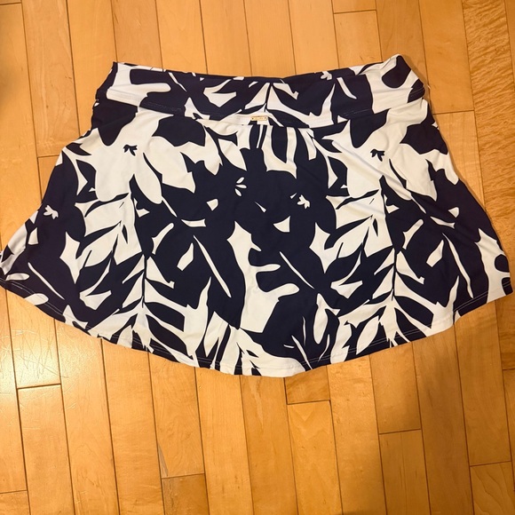 Anne Cole Navy and White Hidden Pockets Floral Swim Skirt - Picture 6 of 10